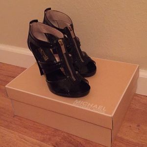 Michael Kors Berkeley T Strap Heals